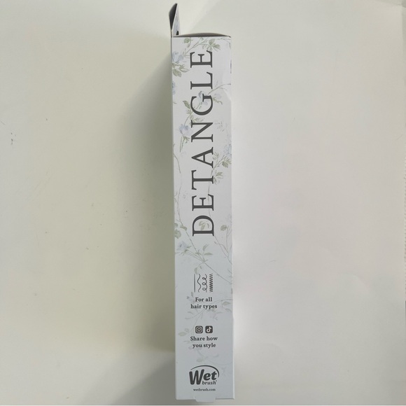 Wet Brush x LoveShackFancy Paddle
Detangler Hair Brush - Picture 4 of 6